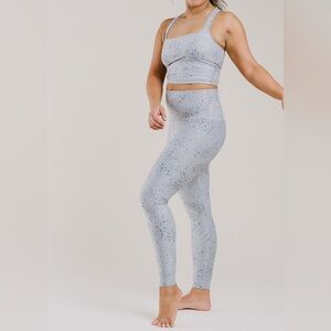 Beyond yoga  Caught In The Midi High-Waisted Legging Silver Mist Lucky Stars xs